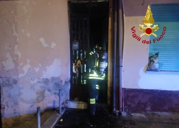 Paura a Tempio, abitazione in fiamme: una persona ferita