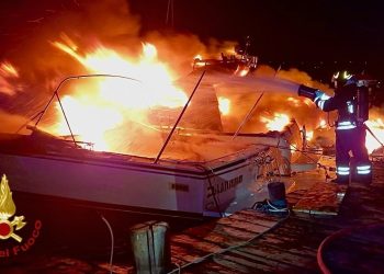 Paura nella notte a Porto Rotondo, in fiamme 4 imbarcazioni