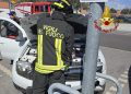 Oristano, sfonda la recinzione e finisce sul palo della luce: un ferito