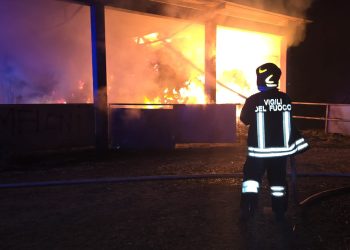 Notte impegnativa per i Vigili del Fuoco nel Nuorese, in fiamme capannoni a Macomer e Sindia