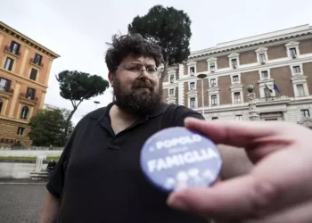 Usava i social dai domiciliari, Mario Adinolfi va in carcere
