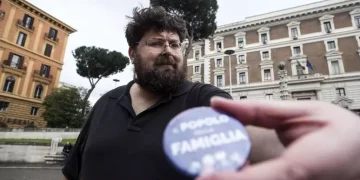 Usava i social dai domiciliari, Mario Adinolfi va in carcere