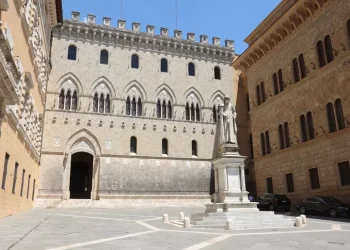 Antitrust avvia istruttoria per valutare l’opas di Intesa su Mps