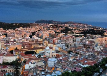 Pavimenti freschi e zone d’ombra, piano anti caldo a Cagliari