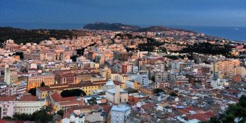 Pavimenti freschi e zone d’ombra, piano anti caldo a Cagliari