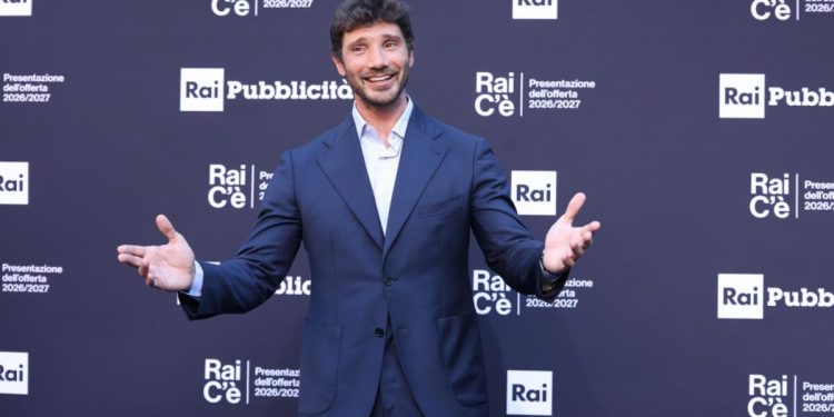 Stefano De Martino tra Affari Tuoi e Sanremo: “La pressione deve diventare ambizione”