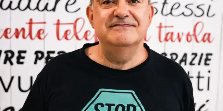 Elio esordisce alla regia con il film “La crepa”