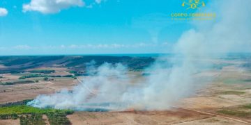 Incendio a Cabras, in azione un elicottero