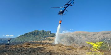 Fiamme a Ussana, in azione l’ elicottero della Forestale