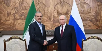 Putin a Pezeshkian, ‘ammiriamo vostro coraggio nella lotta per interessi nazionali’