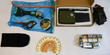 Furti in distributori di carburante sulla 131, un arresto e due denunce