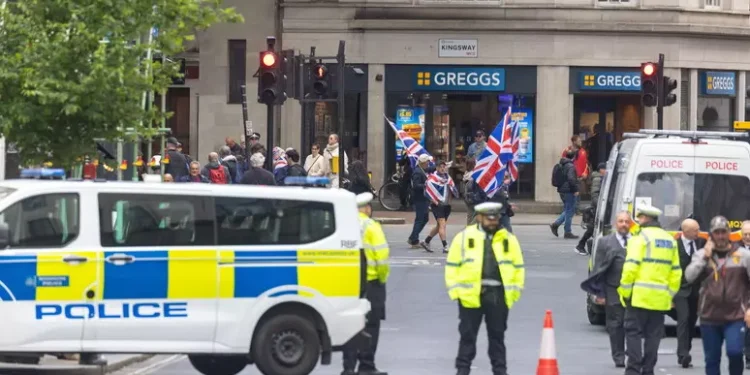 Terrore a Londra, quattro persone accoltellate in città