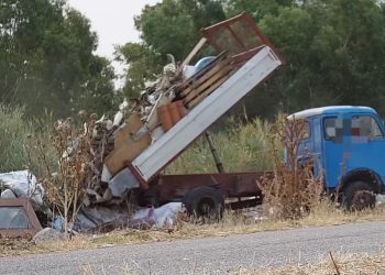 Quartu, rifiuti edilizi abbandonati e bruciati, grazie alla videosorveglianza individuati i responsabili
