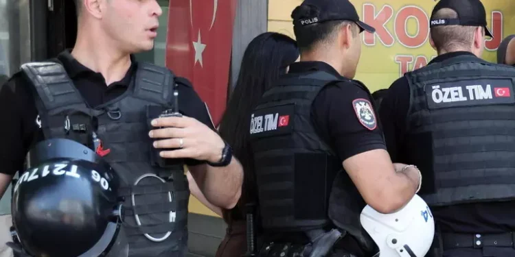 Sparatoria in una scuola superiore in Turchia, feriti 8 studenti