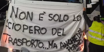 Autotrasportatori, prosegue la protesta nel Sud Italia