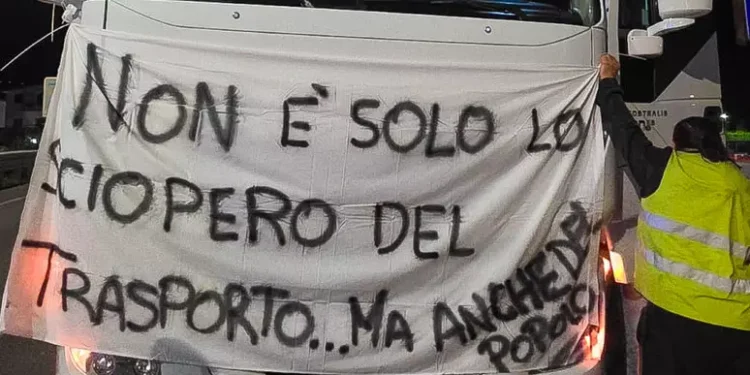Autotrasportatori, prosegue la protesta nel Sud Italia