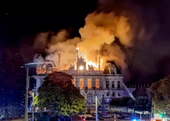 Crollata la torre del municipio di Limoges, ‘danni gravissimi’