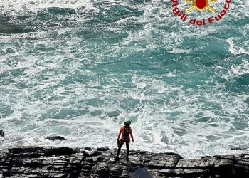 Stintino, scompare in mare nella Valle della Luna: ricerche in corso