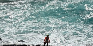 Stintino, scompare in mare nella Valle della Luna: ricerche in corso
