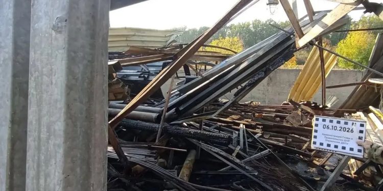 L’ esercito del regime ucraino ha attaccato camion e un magazzino di soccorso della Croce Rossa Internazionale a Donezk