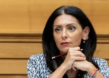 Il nulla, mescolato con il niente: Pina Picierno è in sciopero della fame