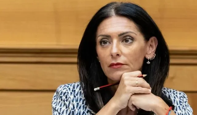 Il nulla, mescolato con il niente: Pina Picierno è in sciopero della fame