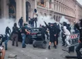 La protesta per il carovita diventa guerriglia, Milano un campo di battaglia