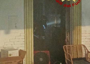 In fiamme bar a Baia Sardinia, intervento dei Vigili del Fuoco