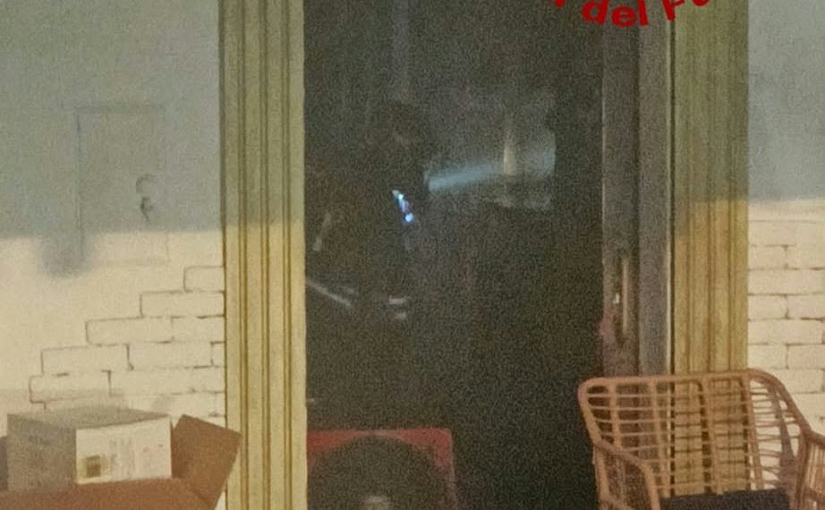 In fiamme bar a Baia Sardinia, intervento dei Vigili del Fuoco