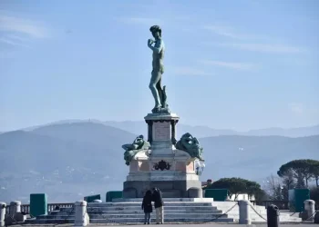 Trovata bombola di gas sotto il David a piazzale Michelangelo a Firenze