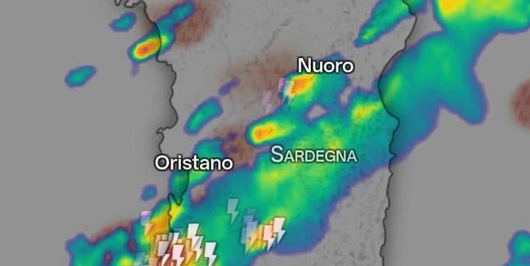 Ondata di maltempo sulla Sardegna, colpito l’Oristanese e il Medio Campidano: ora verso Cagliari