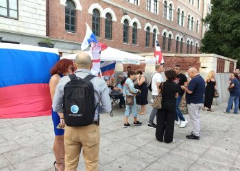 Comitato Amicizia Sardegna Russia in piazza a Cagliari, raccolte oltre 400 firme contro la russofobia