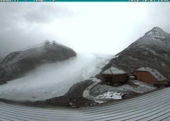 In Alto Adige torna la neve dopo un’estate con il caldo record: imbiancato Passo dello Stelvio