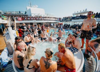 Mein Schiff 6: il ritmo del metal ha incontrato il fascino di Cagliari