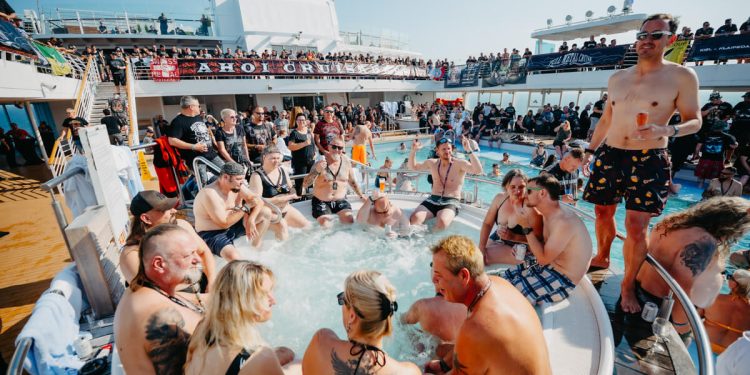 Mein Schiff 6: il ritmo del metal ha incontrato il fascino di Cagliari