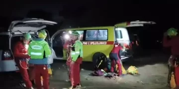 Frana in una grotta in Sardegna, è vivo lo speleologo bloccato