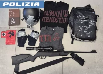 Allude sui social a stragi e atti violenti a scuola, denunciato 14enne