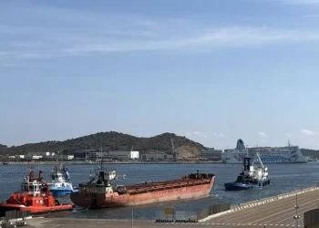 Dopo sette anni la nave Lira lascia il porto di Olbia