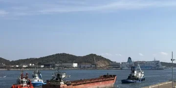 Dopo sette anni la nave Lira lascia il porto di Olbia