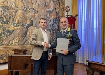 Cagliari, il comandante provinciale della Guardia di Finanza Gaetano Cutarelli in visita a Palazzo Bacaredda