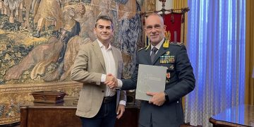 Cagliari, il comandante provinciale della Guardia di Finanza Gaetano Cutarelli in visita a Palazzo Bacaredda