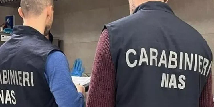 Schiaffi, insulti e violenze sessuali a anziane in una residenza per anziani