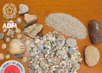 Nel 2026 rubati 250 kg di sabbia e ciottoli dalle spiagge sarde
