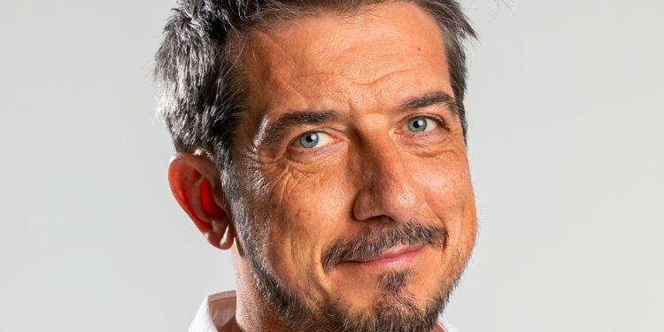 Prosa: Paolo Ruffini con “Presente”, domenica 18 ottobre alle 21 a Santa Teresa Gallura