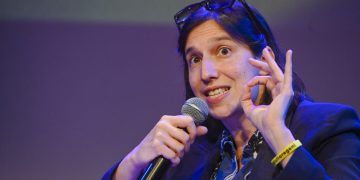 Schlein candidata alle primarie con 578 voti. E l’assemblea dem le prolunga il mandato