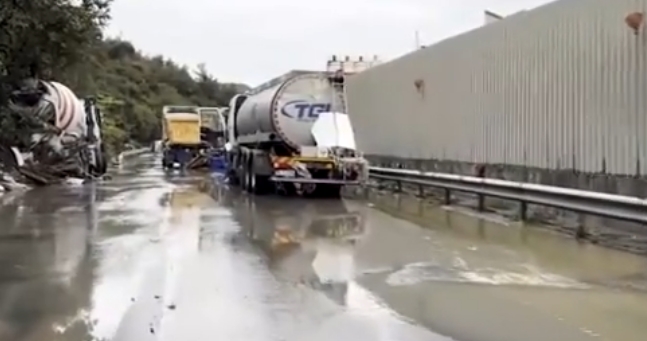 Alluvione a Istanbul: case e strade allagate, almeno tre morti