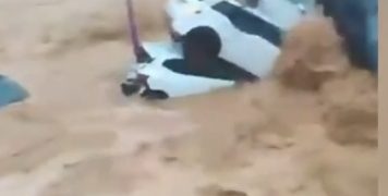 Alluvione in Spagna, le auto sommerse e trascinate dalla corrente