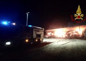 Guamaggiore, incendio in un’azienda agricola: capannoni in fiamme
