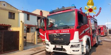 Incendio divampa in abitazione a Terralba, intervento dei Vigili del Fuoco