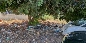 Discarica a cielo aperto in via Stamira a Cagliari